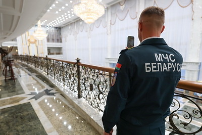 Со службы - в поля. Убиравшие урожай сотрудники МЧС посетили Дворец Независимости