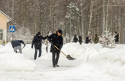 Последствия снегопада устраняют в городах Беларуси