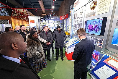 Парламентская делегация Зимбабве посетила РНПЦ \"Мать и дитя\" и МТЗ