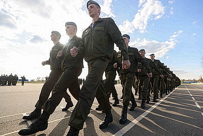 В Бресте более 300 десантников-срочников уволили в запас