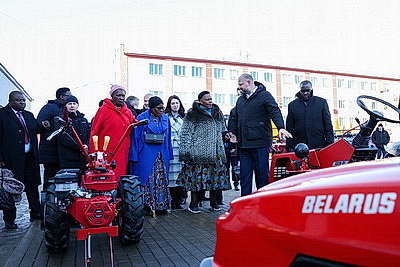 Парламентская делегация Зимбабве посетила РНПЦ \"Мать и дитя\" и МТЗ