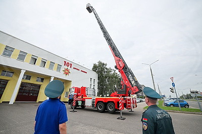 В распоряжение гродненских спасателей поступила 52-метровая автолестница