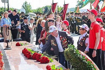 Символ мужества и гордости народа. Торжества по случаю Дня Независимости проходят на Кургане Славы