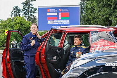 Автопробег \"Города-герои - города Героев\" по территории Беларуси стартовал от площади Победы в Минске