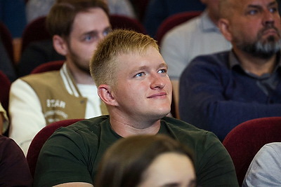 Сохранить настоящее и почаще задумываться, что ждет в будущем. Какие темы звучали на встрече Жука с кобринчанами