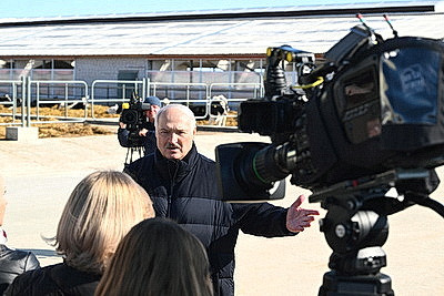 Лукашенко ознакомился с развитием мясного скотоводства и молочной отрасли