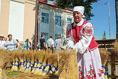 Брендовый фестиваль \"Льняная карусель\" провели в Корме