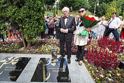 Сразу две именные звезды открыли на Площади лауреатов в Витебске