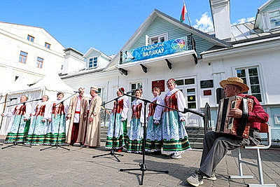 Национальные подворья ярко представлены на фестивале культур в Гродно