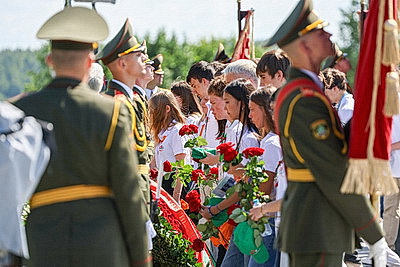Символ мужества и гордости народа. Торжества по случаю Дня Независимости проходят на Кургане Славы