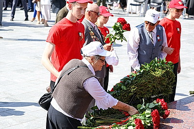 Символ мужества и гордости народа. Торжества по случаю Дня Независимости проходят на Кургане Славы