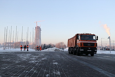 \"Согрей теплом\": горячее питание доставляют работникам ЖКХ, убирающим снег в Минске