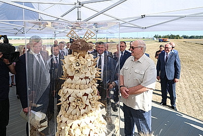 Лукашенко посещает Березовский район