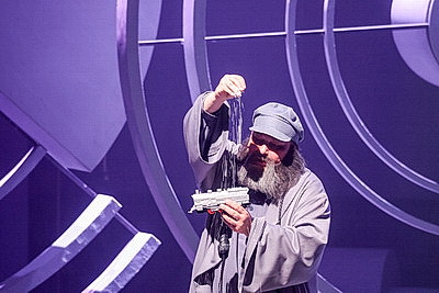 Орловский театр \"Свободное пространство\" представил на театральном форуме \"M.@rt.контакт\" спектакль \"Анна. Сны\"