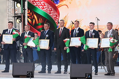 \"Дажынкі-2026\". Лучших тружеников села Витебской области чествуют в Миорах