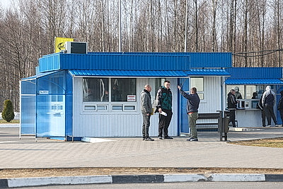 \"Не торопятся работать\". Как литовская сторона принимает грузовики в пункте пропуска \"Бенякони\"