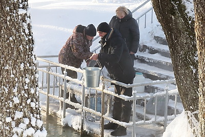 Православные верующие празднуют Крещение Господне