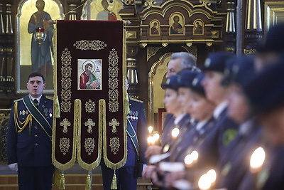 Хоругвь с ликом апостола и евангелиста Матфея торжественно вручили Гродненской региональной таможне