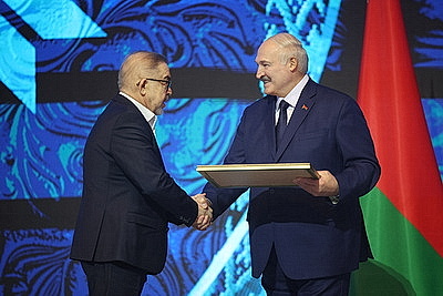 Лукашенко вручил премии \"За духовное возрождение\" и спецпремии Президента