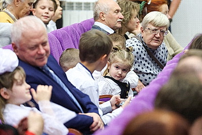 \"Вы служите примером для многих\". Орден Матери вручили 47 многодетным минчанкам