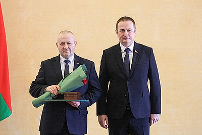 Люди разных профессий, но с общим подходом к делу. В Минске вручили госнаграды
