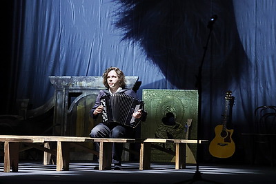 Владимирский академический театр драмы представил спектакль \"Черные доски\" на театральном форуме \"M.@rt.контакт\"