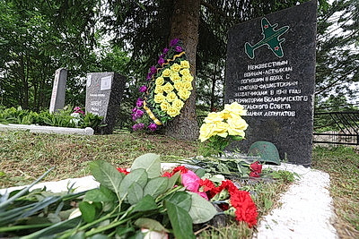 Четыре фамилии, один подвиг. Потомки экипажа Гастелло встретились на месте огненного тарана