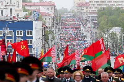Праздничный Витебск. Жители и гости города празднуют День Победы