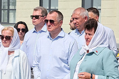 Более 500 человек собрались у памятника Георгию Конисскому в Могилеве на памятный молебен