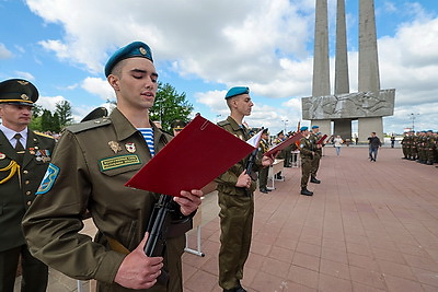 Около 10 тыс. новобранцев приняли военную присягу в Вооруженных Силах Беларуси
