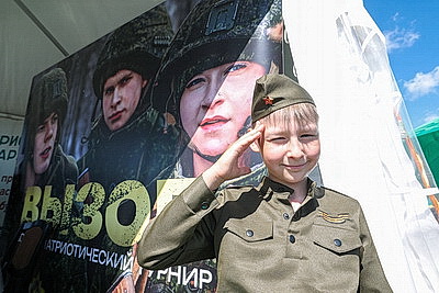 Символ мужества и гордости народа. Торжества по случаю Дня Независимости проходят на Кургане Славы