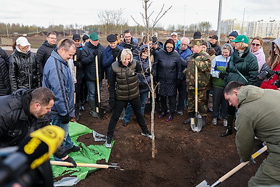 Республиканский субботник: депутаты Палаты представителей благоустроили столичный парк