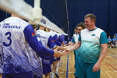 Спорт на максимуме: более 500 представителей белорусских СМИ вышли на старт спартакиады в \"Стайках\"