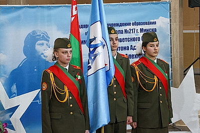 \"Воспитать внутренний стержень\". Чему научат школьников в новом военно-патриотическом клубе \"АрмАдА\"