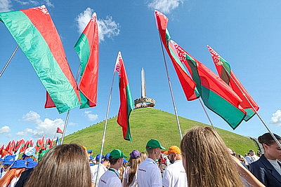 Символ мужества и гордости народа. Торжества по случаю Дня Независимости проходят на Кургане Славы