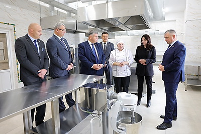 Ближе к санаторным условиям. Крупко ознакомился с модернизацией социального пансионата в Буда-Кошелевском районе