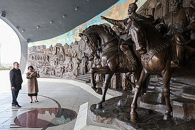 Турчин возложил венок к монументу Независимости в Ташкенте