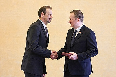 Люди разных профессий, но с общим подходом к делу. В Минске вручили госнаграды