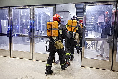 Ночные учения МЧС прошли на станции метро \"Аэродромная\" в Минске