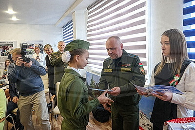 \"Воспитать внутренний стержень\". Чему научат школьников в новом военно-патриотическом клубе \"АрмАдА\"