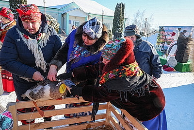 Гусиные забеги, обряды и много песен. В Костюковичском районе провели \"Гусінае свята\"