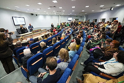 Подведение итогов творческих конкурсов, тематические площадки. В Минске проходит международная книжная выставка-ярмарка