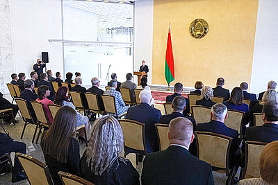 Люди разных профессий, но с общим подходом к делу. В Минске вручили госнаграды