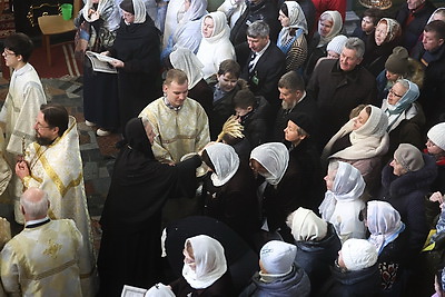 Православные верующие празднуют Крещение Господне