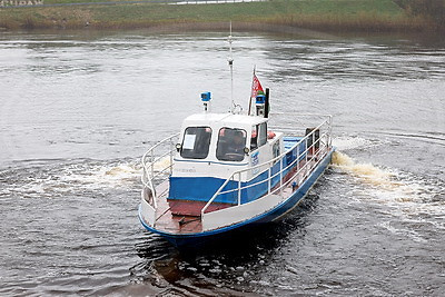 В Витебском районе курсирует \"Титаник\". Катер перевозит жителей Суража