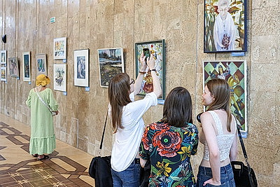 Презентация выставки \"Цвет. Ритм. Образ\" прошла на фестивале в Витебске