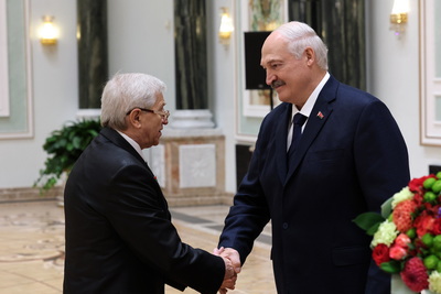 Лукашенко в преддверии Дня народного единства вручил госнаграды заслуженным представителям различных сфер