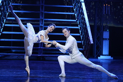 Юбилейный вечер \"Кальман против Штрауса, или Пять и пять - пятьдесят пять\" собрал на сцене весь коллектив музыкального театра