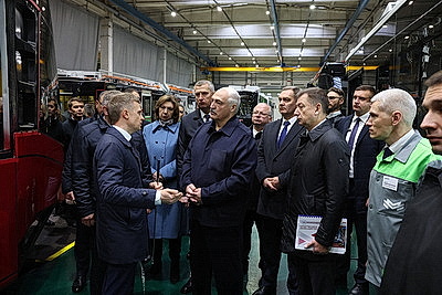 Лукашенко ознакомился с развитием производства отечественного пассажирского транспорта