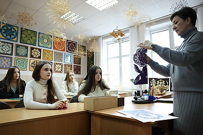 Бумажные кружева. Мастера из Молодечно хранят традиции белорусской вытинанки с уникальным почерком